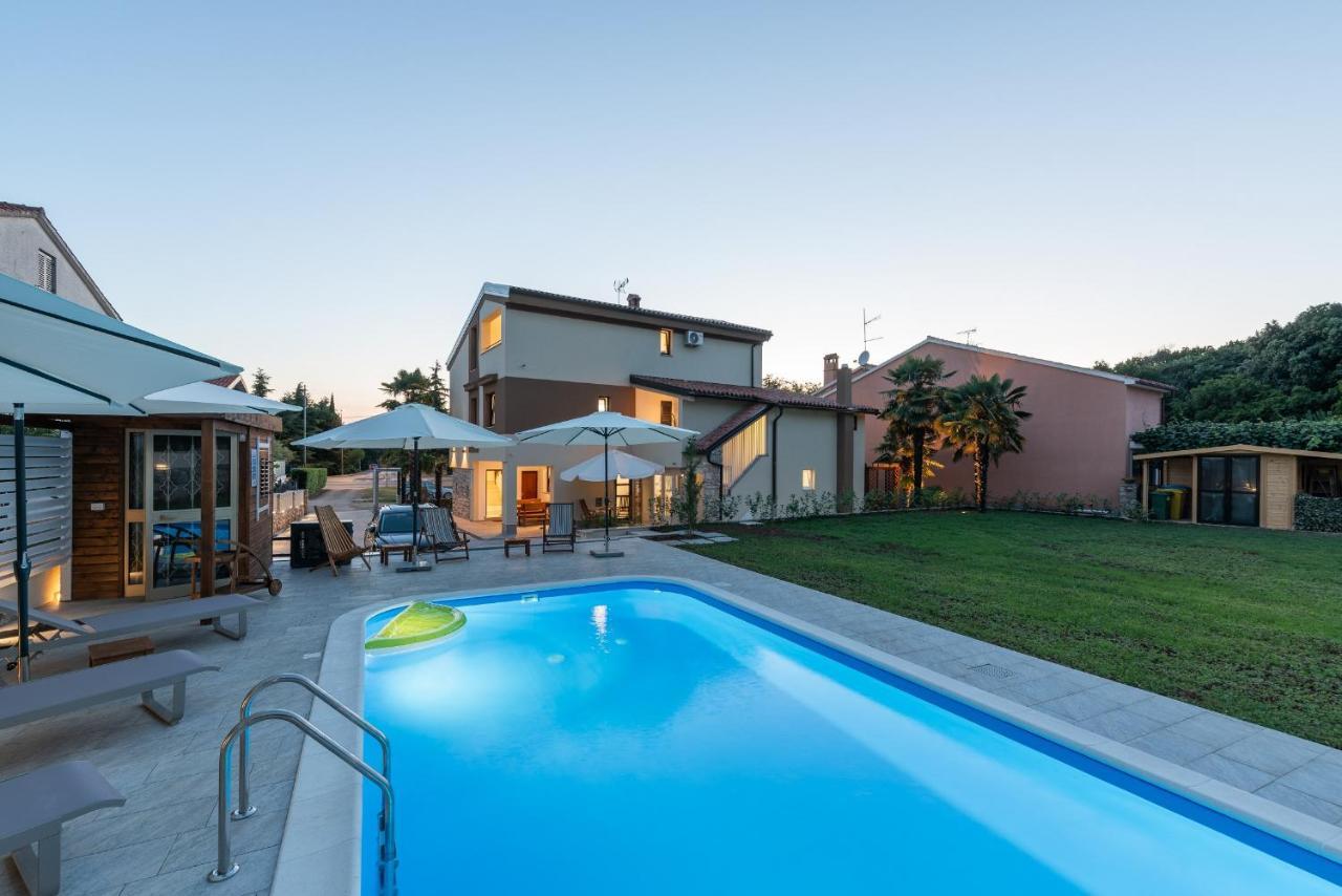 App Sandro With Common Pool Porec Luaran gambar