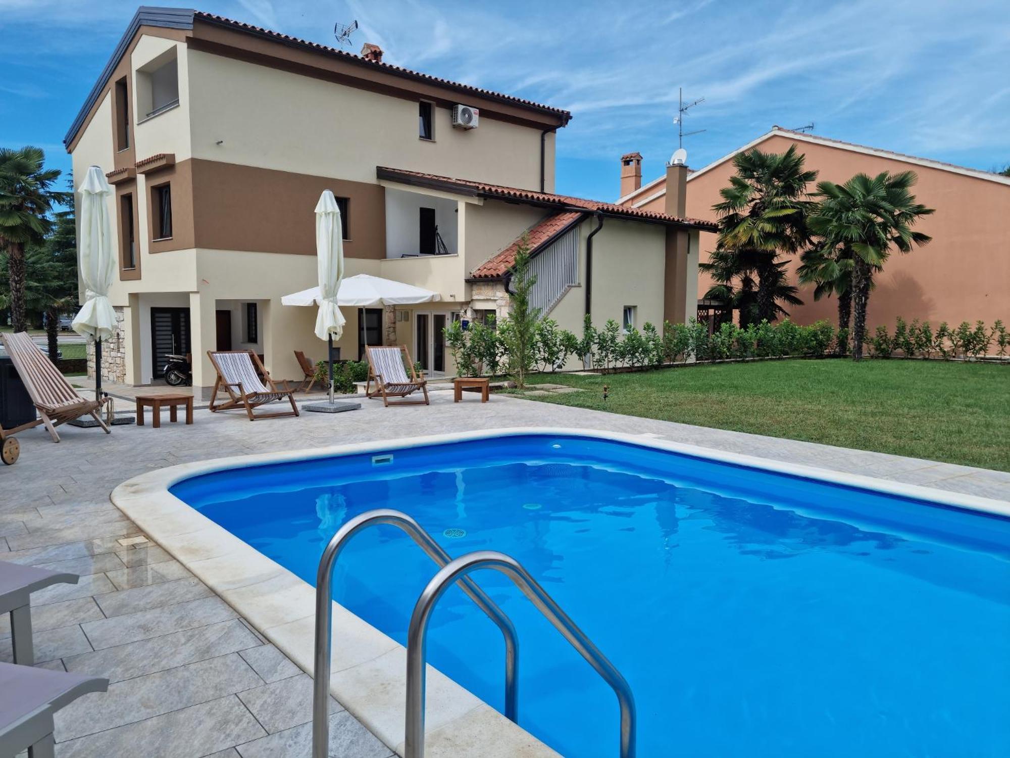 App Sandro With Common Pool Porec Luaran gambar